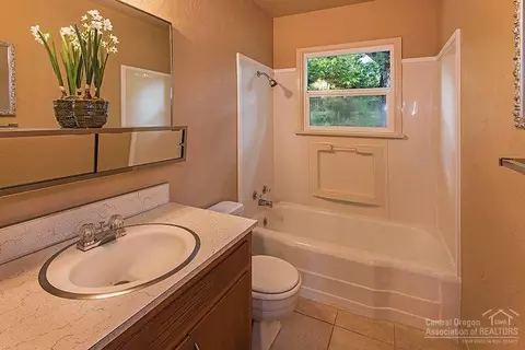 1665 NW 4th St, Bend, OR 97703 photo 9