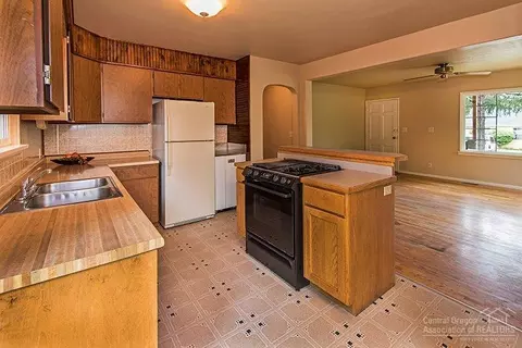 1665 NW 4th St, Bend, OR 97703 photo 4