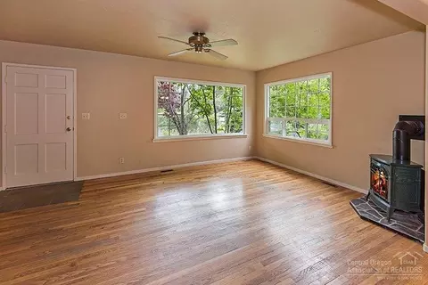 1665 NW 4th St, Bend, OR 97703 photo 3