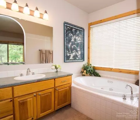 56470 Eclipse Dr, Bend, OR 97707 photo 16