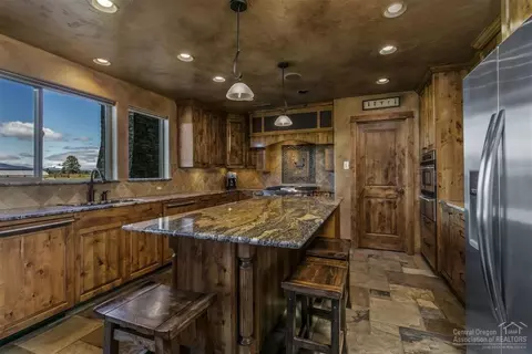 17544 Paladin Dr, Bend, OR 97701 photo 3