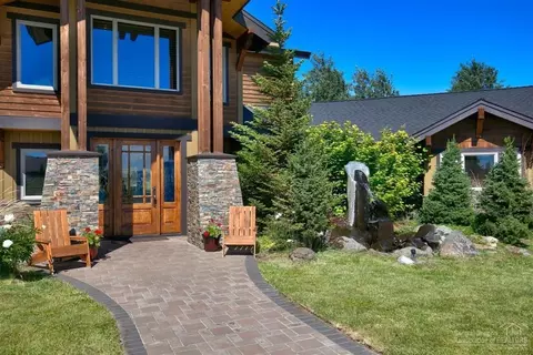 17544 Paladin Dr, Bend, OR 97701 photo 2
