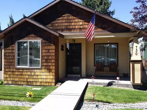 730 E Cascade Ave, Sisters, OR 97759 photo 1