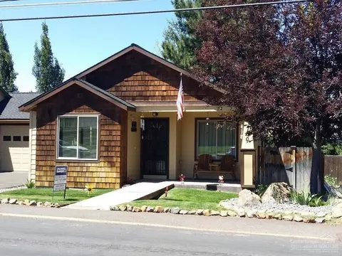730 E Cascade Ave, Sisters, OR 97759 photo 3