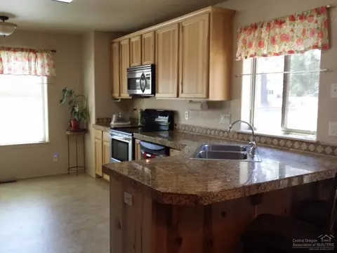 730 E Cascade Ave, Sisters, OR 97759 photo 12