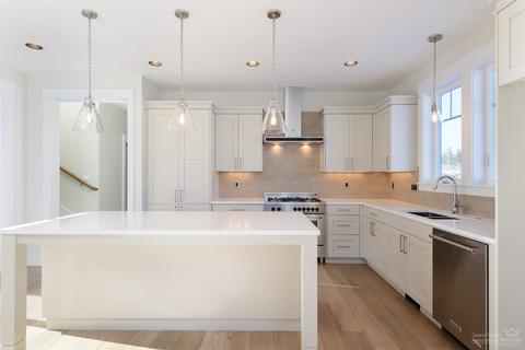 1727 NW Fields St, Bend, OR 97703 photo 9