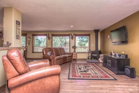 60301 Woodside Loop, Bend, OR 97702 photo 4