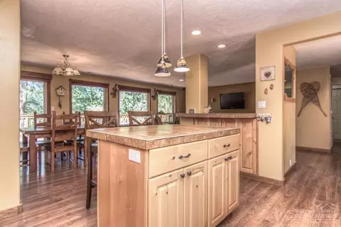 60301 Woodside Loop, Bend, OR 97702 photo 3