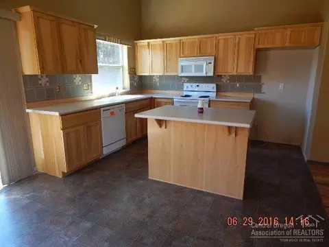 16437 Heath Dr, La Pine, OR 97739 photo 9