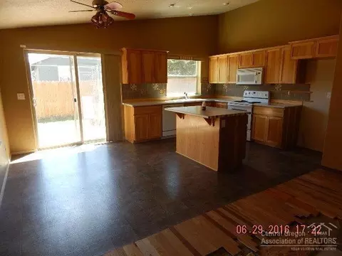 16437 Heath Dr, La Pine, OR 97739 photo 4