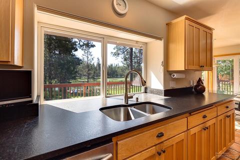55872 Sharp Pl, Bend, OR 97707 photo 12