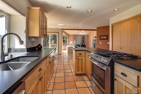55872 Sharp Pl, Bend, OR 97707 photo 13