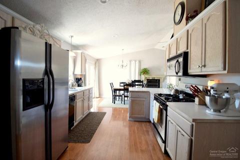 2733 NE Hope Dr, Bend, OR 97701 photo 9