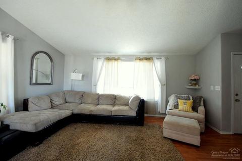 2733 NE Hope Dr, Bend, OR 97701 photo 4