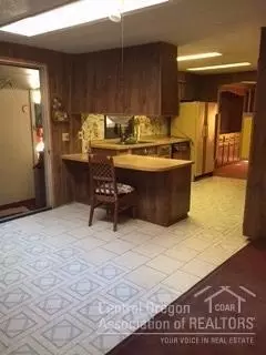 19906 Ashwood Dr, Bend, OR 97702 photo 5