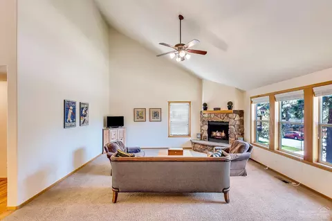 61332 Brianne Pl, Bend, OR 97702 photo 3