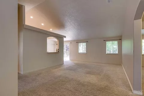 19590 Greatwood Loop, Bend, OR 97702 photo 4