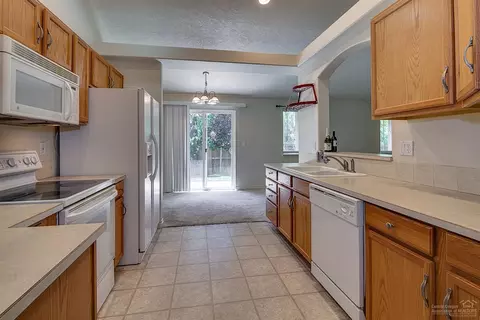 19590 Greatwood Loop, Bend, OR 97702 photo 11