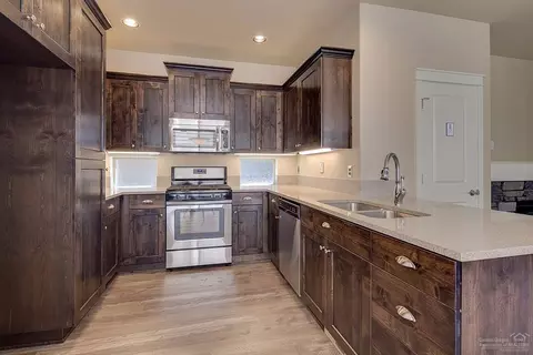 20835 Gateway Dr, Bend, OR 97702 photo 9
