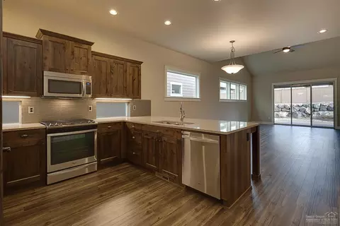 20892 Gateway Dr, Bend, OR 97702 photo 4