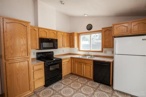 2003 NE Hall Cir, Bend, OR 97701 photo 7