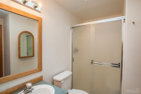2003 NE Hall Cir, Bend, OR 97701 photo 11