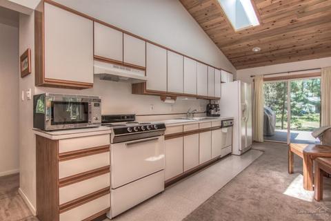 55669 Wagon Master Way, Bend, OR 97707 photo 10