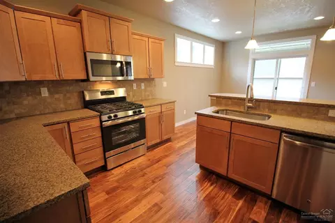 1851 NEllamae Pl, Bend, OR 97701 photo 9