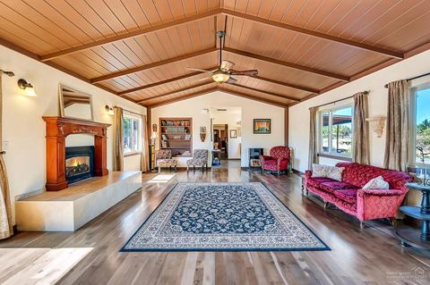 20980 Sunset Pl, Bend, OR 97701 photo 3
