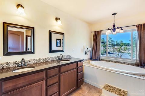 20980 Sunset Pl, Bend, OR 97701 photo 12