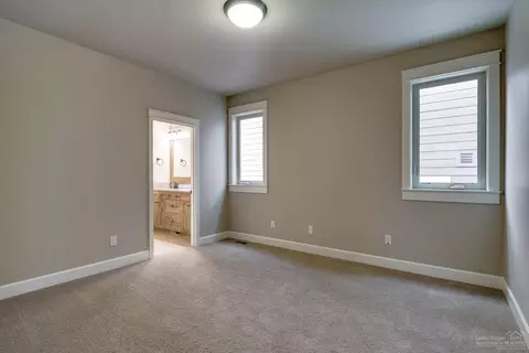 20847 Gateway Dr, Bend, OR 97702 photo 10