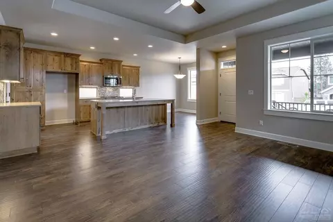 20847 Gateway Dr, Bend, OR 97702 photo 3