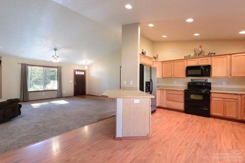 54640 Lady Bug Ln, Bend, OR 97707 photo 3