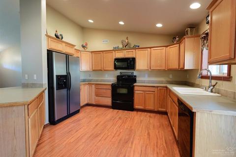 54640 Lady Bug Ln, Bend, OR 97707 photo 4