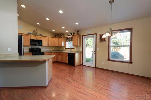 54640 Lady Bug Ln, Bend, OR 97707 photo 5