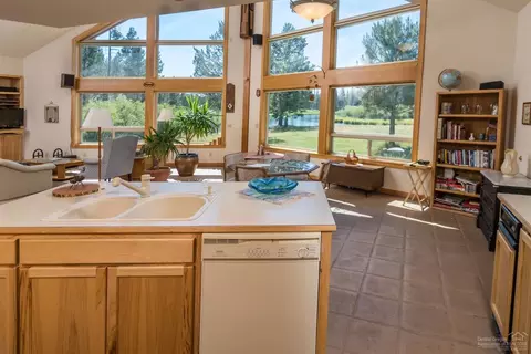 16319 Bear Ln, Bend, OR 97707 photo 5