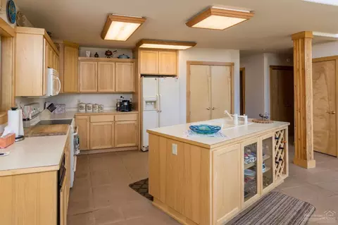 16319 Bear Ln, Bend, OR 97707 photo 7