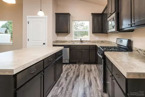 63296 Vogt Rd, Bend, OR 97701 photo 3