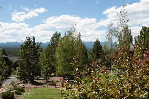 2630 NW Sample Ct, Bend, OR 97703 photo 2