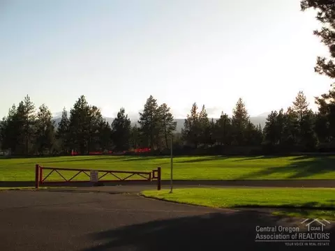 2375 NW Debron Ln, Bend, OR 97703 photo 4