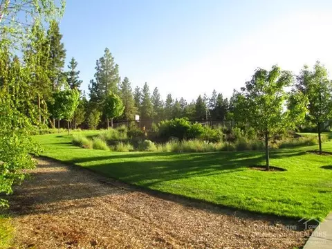 2375 NW Debron Ln, Bend, OR 97703 photo 8