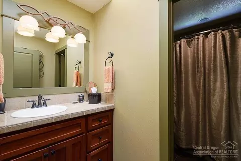 60968 Creekstone Loop, Bend, OR 97702 photo 17
