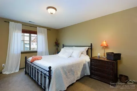 60968 Creekstone Loop, Bend, OR 97702 photo 16