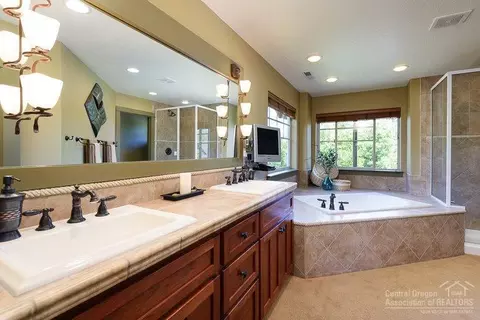 60968 Creekstone Loop, Bend, OR 97702 photo 15