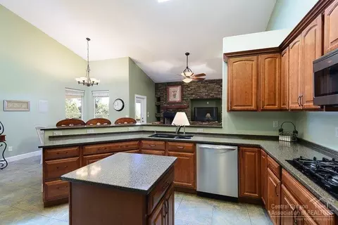 65264 76th St, Bend, OR 97703 photo 6