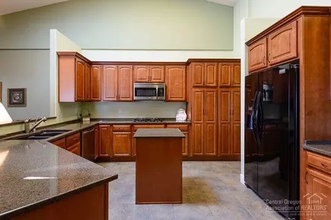 65264 76th St, Bend, OR 97703 photo 8