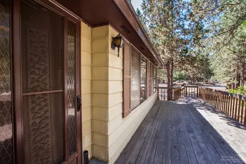 60887 Ridge Dr, Bend, OR 97702 photo 2