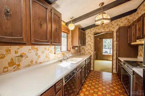 60887 Ridge Dr, Bend, OR 97702 photo 11
