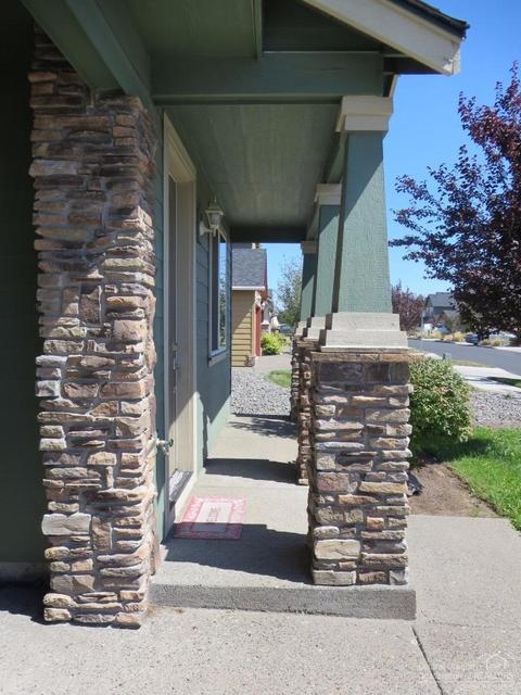 2886 NE Jackdaw Dr, Bend, OR 97701 photo 3