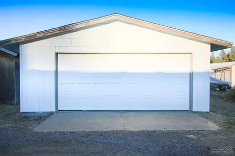19236 Shoshone Rd, Bend, OR 97702 photo 2